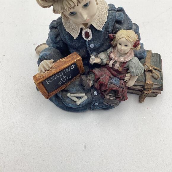 Boyds Collection Michelle with Daisy Reading Figurine 1996 Multicolor - Picture 4 of 6